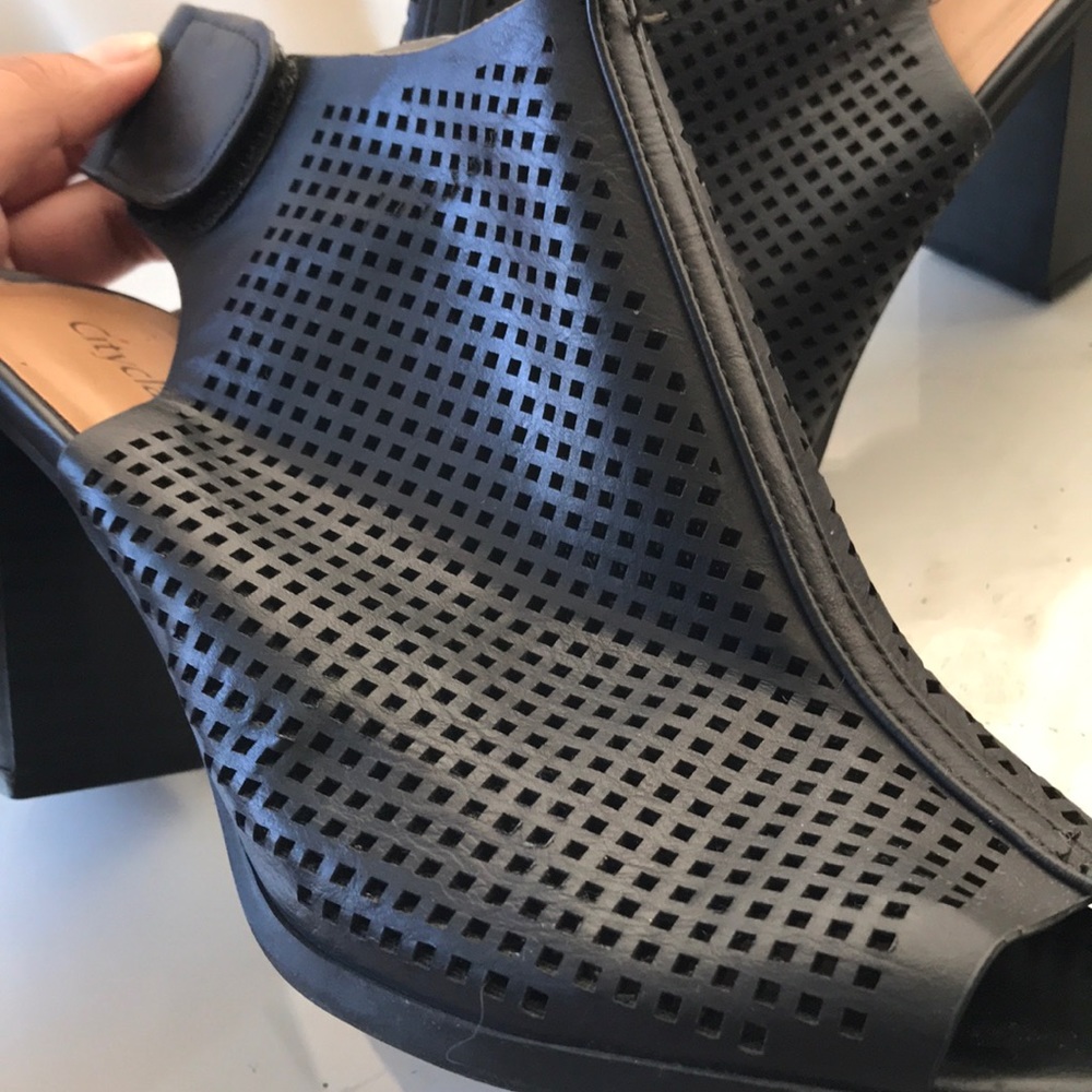 High heels - Picture 2 of 2